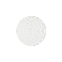 Disque circulaire blanc, avec motif de labyrinthe en relief, en matière plastique, sans autres éléments visibles.