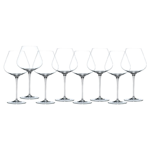 Neuf calices en verre transparent avec longue tige et large corps profilé, sur fond blanc.