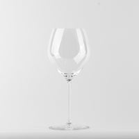 transparente copa de vino de vidrio csobre copa amplia y tallo fino sobre fsobredo blanco