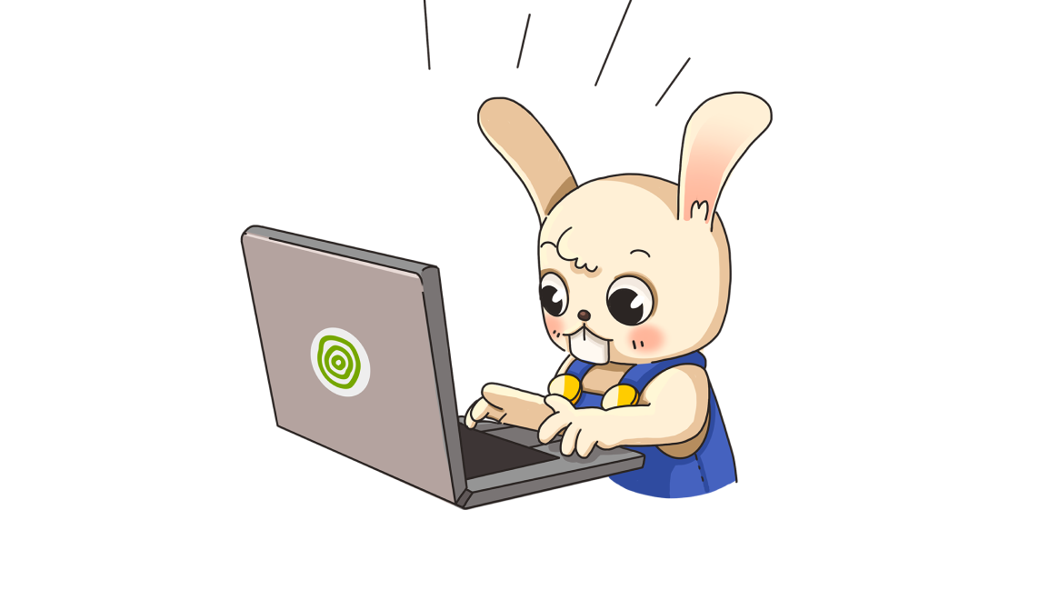 Coniglio cartoon beige con salopette blu che digita su laptop grigio con logo verde, sfondo trasparente
