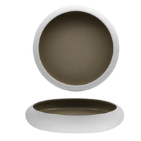 Bol rond avec bord blanc épais et rigide, structure extérieure poreuse, intérieur lisse et brillant gris tourterelle vu de dessus et de