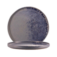 twee ronde keramische borden met blauw-grijs verloop- en vlekkeneffect op witte achtergrond