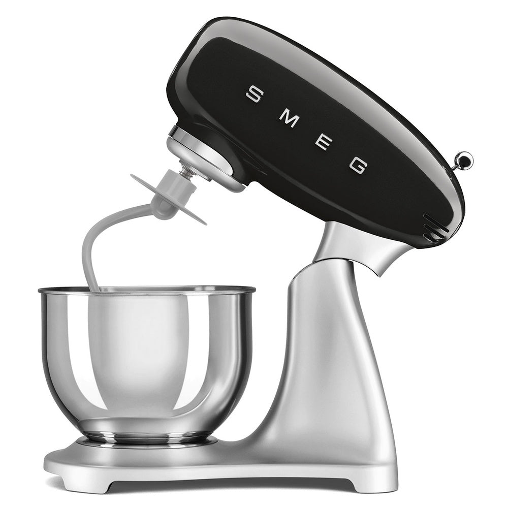 800 Watt - Smeg Standard robot pâtissier électrique 10 vitesses avec accessoires inclus