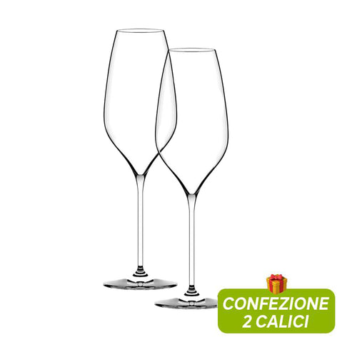 Dos calices transparentes elegantes de vidrio, con pies largos, sobre fondo blanco. Etiqueta verde con texto "CONFEZIONE 2 CALICI" presente.