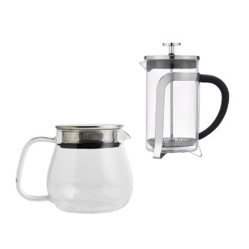 Contenitore da infusione in vetro con manico e filtro metallico, e pressa caffè in vetro con struttura e