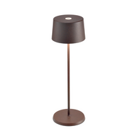 Lampada da tavolo marrone scuro con base e paralume cilindrici, con struttura sottile e materiale metallico opaco.