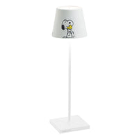 Lámpara de mesa blanca con pantalla con dibujo de Snoopy abrazando un pajarito amarillo, base cuadrada.