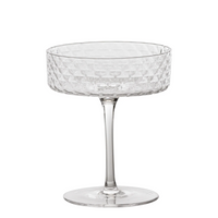 Verre transparent en verre avec large coupe courte décorée d'un motif hexagonal en relief, tige fine et base ronde plate