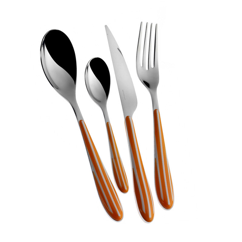 set di posate composto da cucchiaio, cucchiaino, coltello e forchetta con manici arancioni a strisce bianche